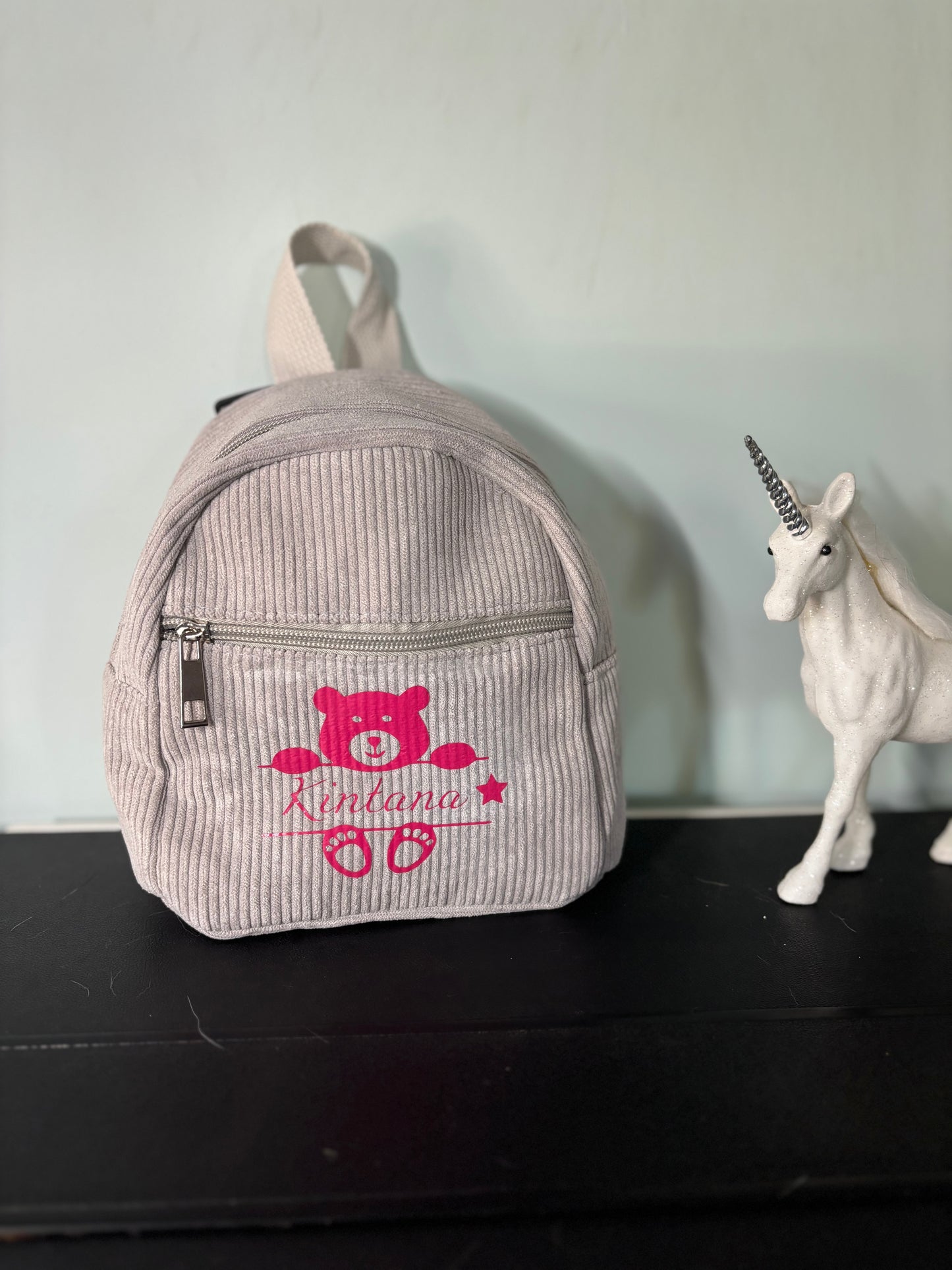 Kleiner grauer Rucksack