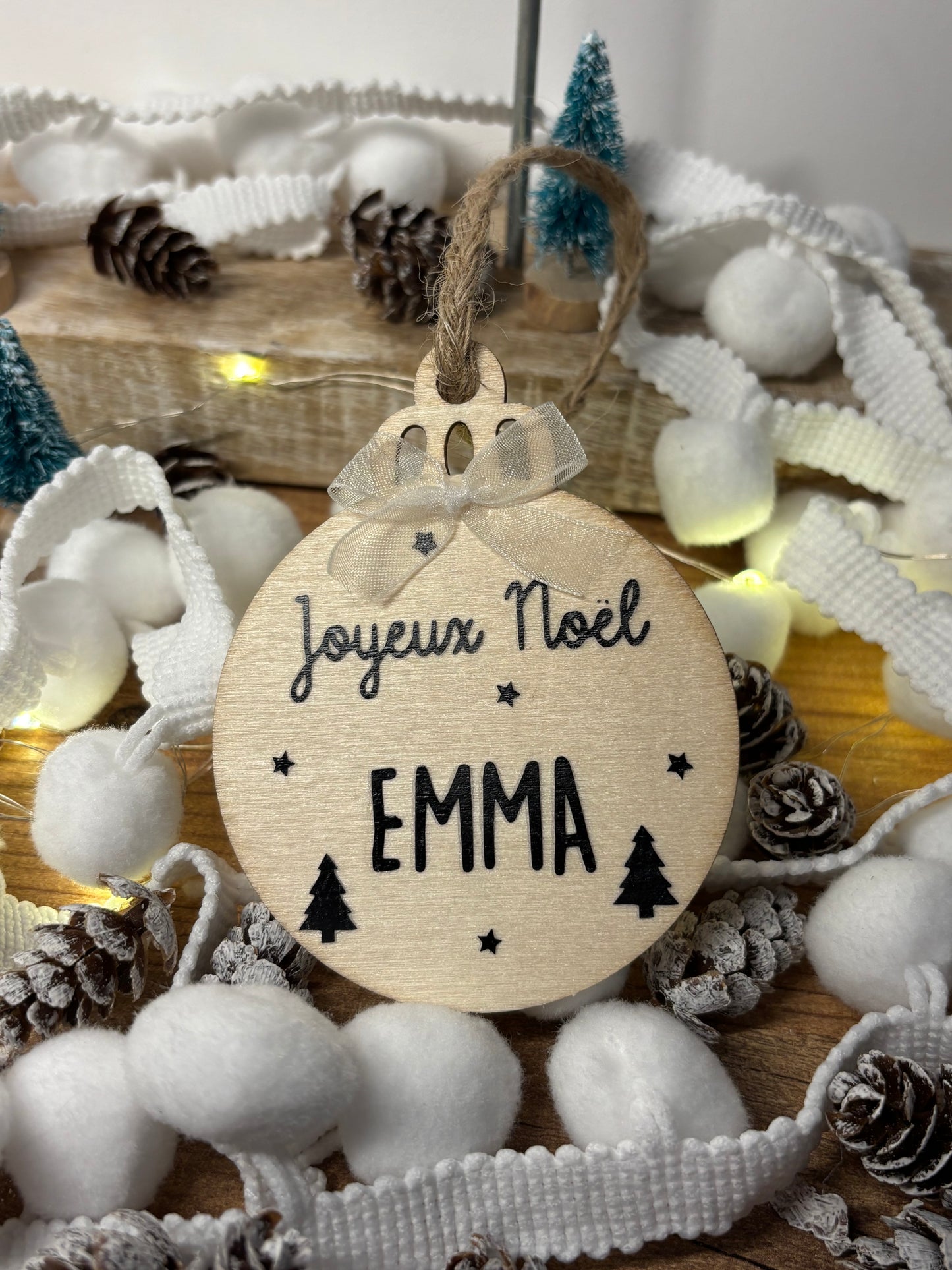Weihnachtskugel aus Holz mit Vornamen